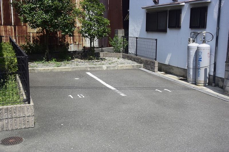 レオパレスツーリーフⅡ 駐車場