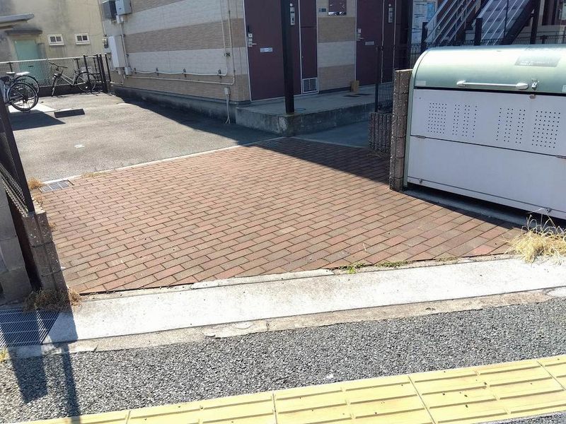 レオパレスＫＯＭＡＴＵＢＡＲＡ エントランス