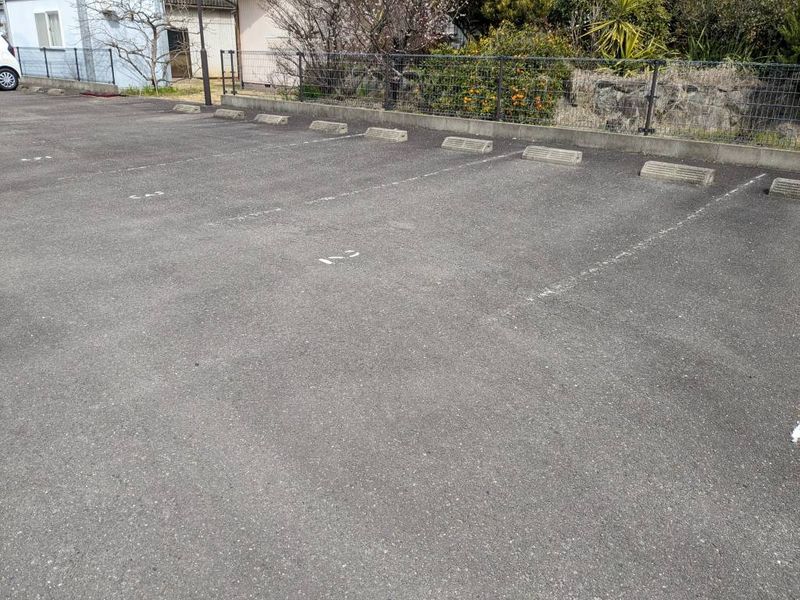 レオパレスＢＥＲＧＡ 駐車場