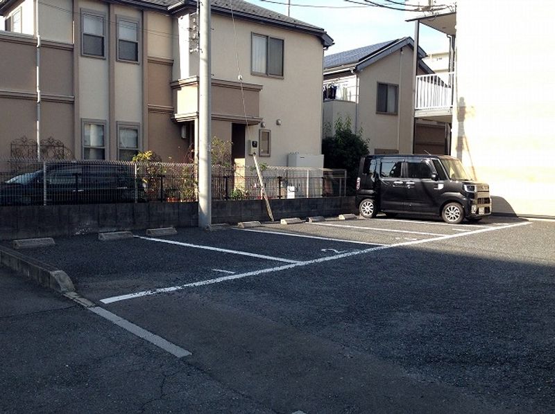 レオパレスソフィア 駐車場