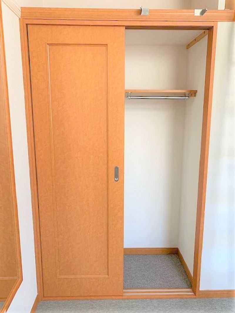レオパレス甲東 収納