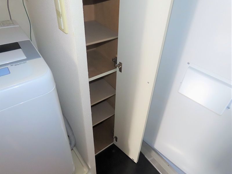 レオパレスアゼリア 玄関