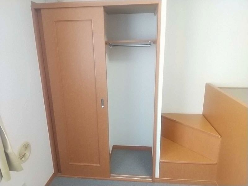 レオパレスフェリーチェ 収納