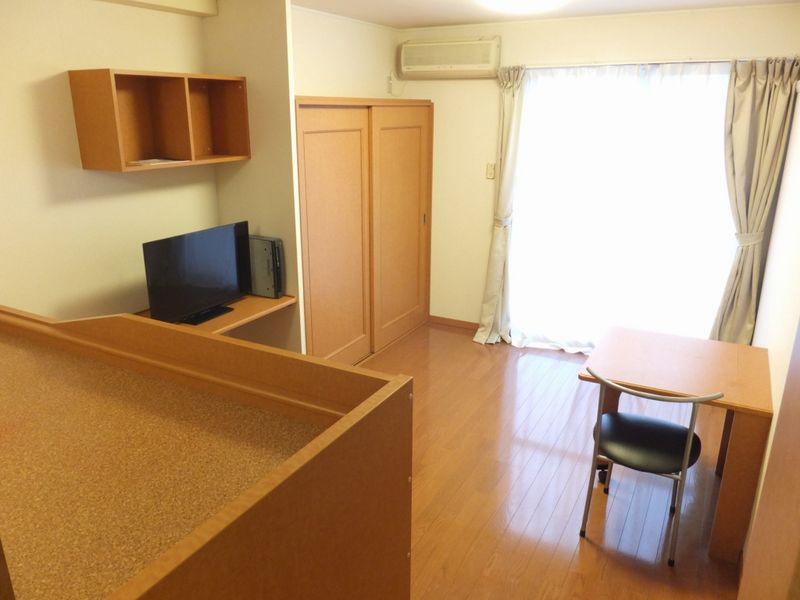 レオパレススリーホークス 居間