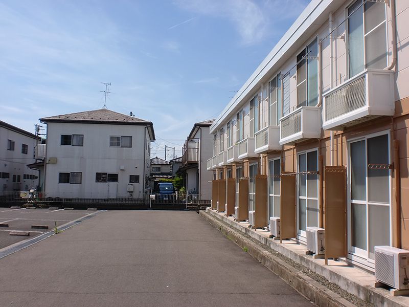 レオパレスサンハイム岩切 駐車場