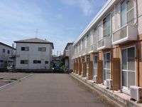 レオパレスサンハイム岩切 駐車場