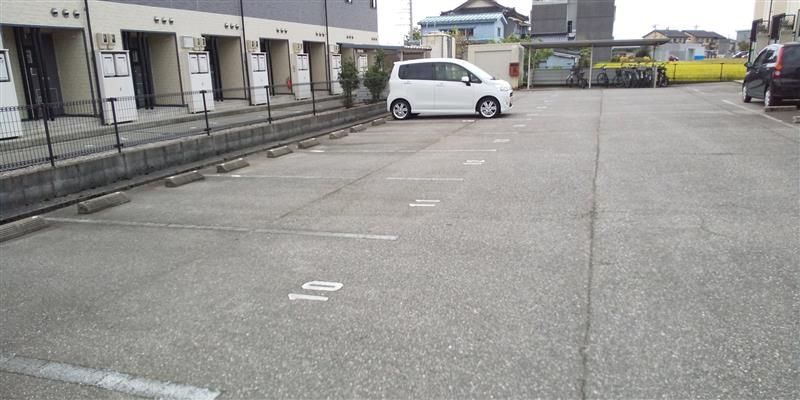 レオパレスＨＯＰＥ 駐車場