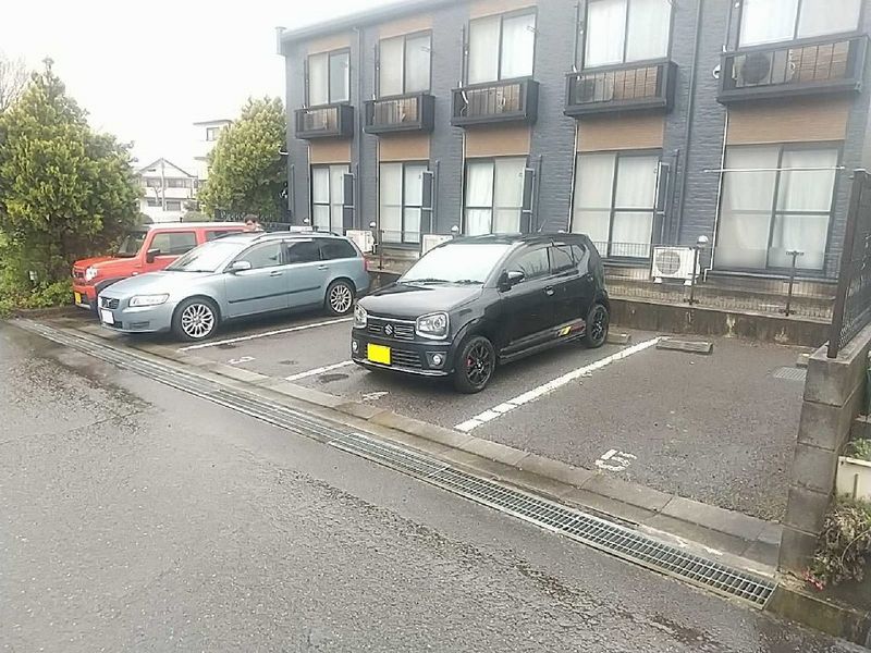 レオパレスヒルズ日野Ⅱ 駐車場