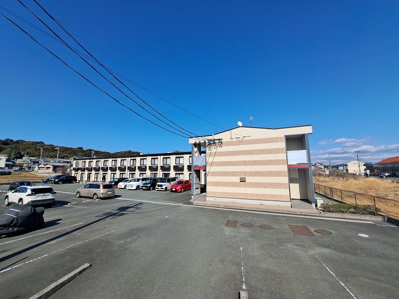 レオパレス成海 駐車場
