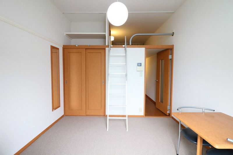 レオパレス妙法寺 居間