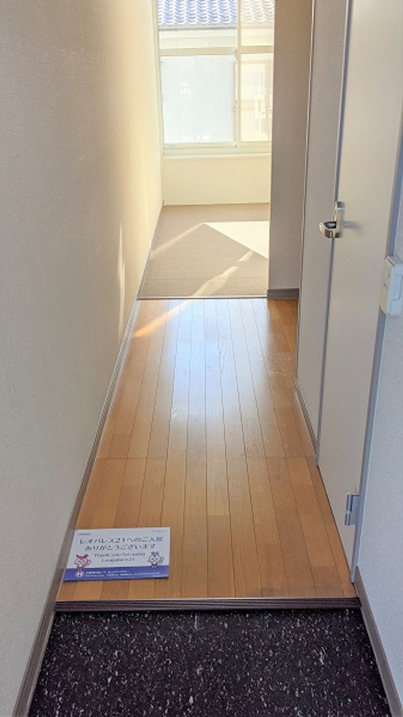 レオパレスエスポワール 玄関