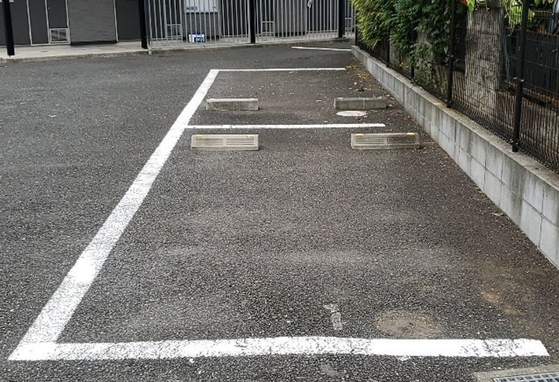 レオパレスパレヴィアーノ 駐車場