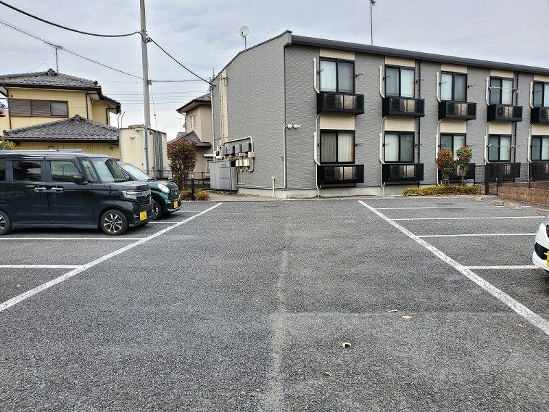 レオパレスグランデ 駐車場