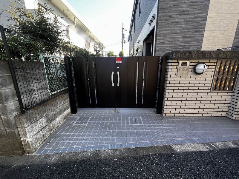 レオパレスカーサアベニューⅣ エントランス