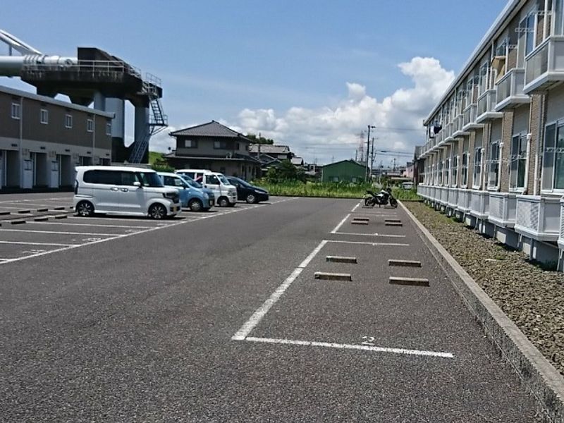 レオパレスラフォーレＡ 駐車場