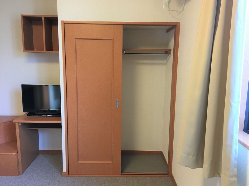 レオパレスヴァンサンカン 収納