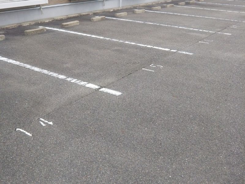 レオパレスベアート松阪 駐車場