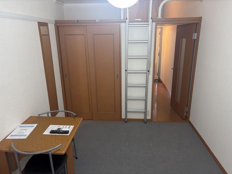 レオパレスアミー 居間