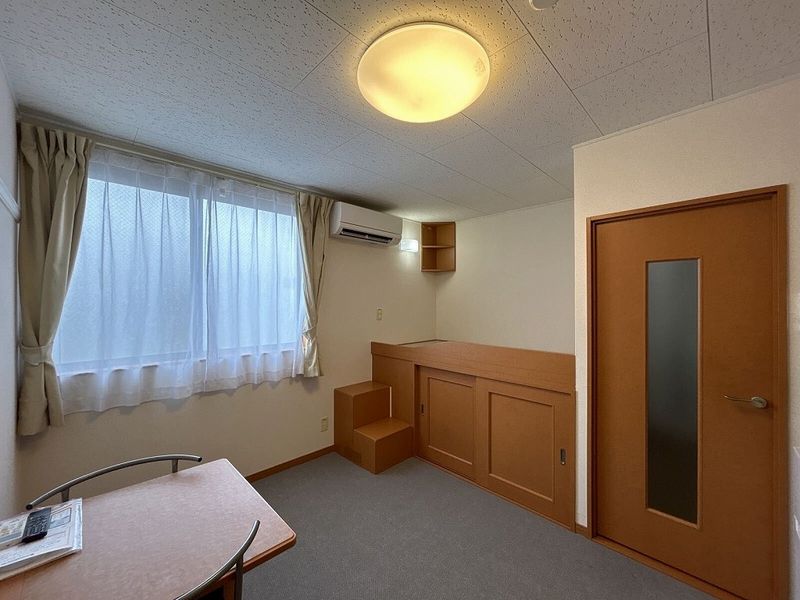 レオパレスタウンコートⅡ 居間