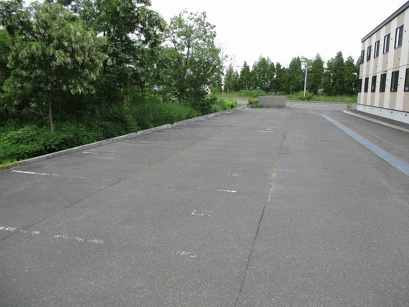 レオパレス銀 駐車場