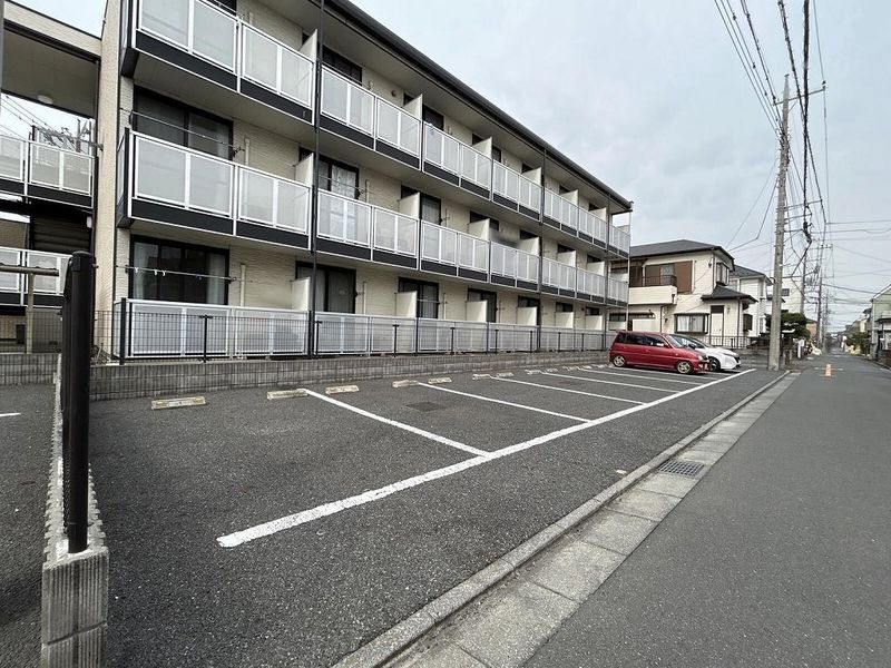 レオパレスグリーンパイン松本 駐車場
