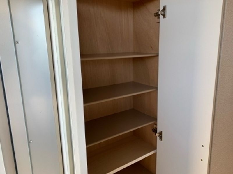 レオパレス稲荷前 玄関