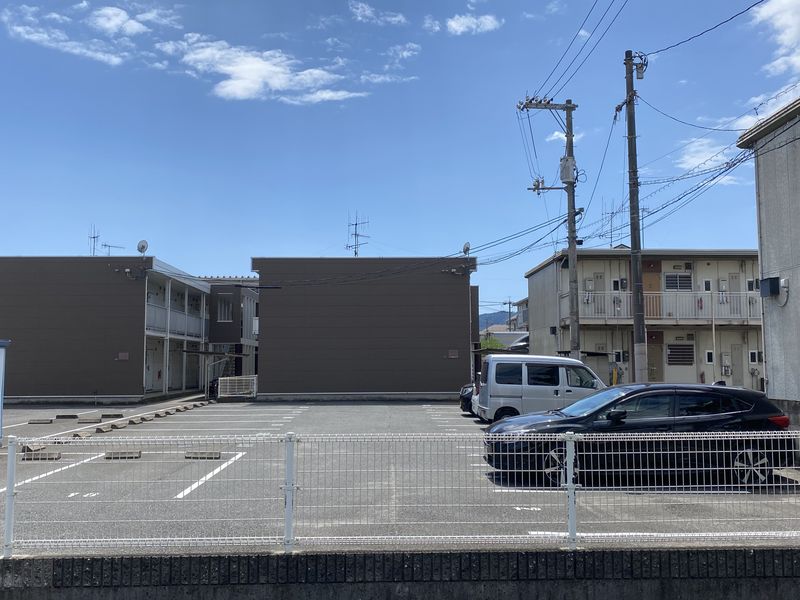 レオパレスサニープレイＡ 駐車場
