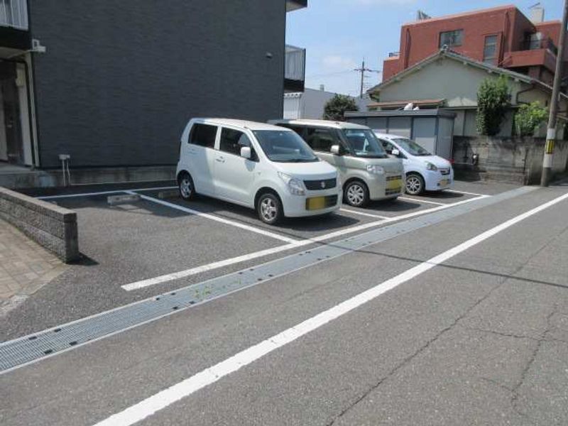 レオパレスことぶき 駐車場