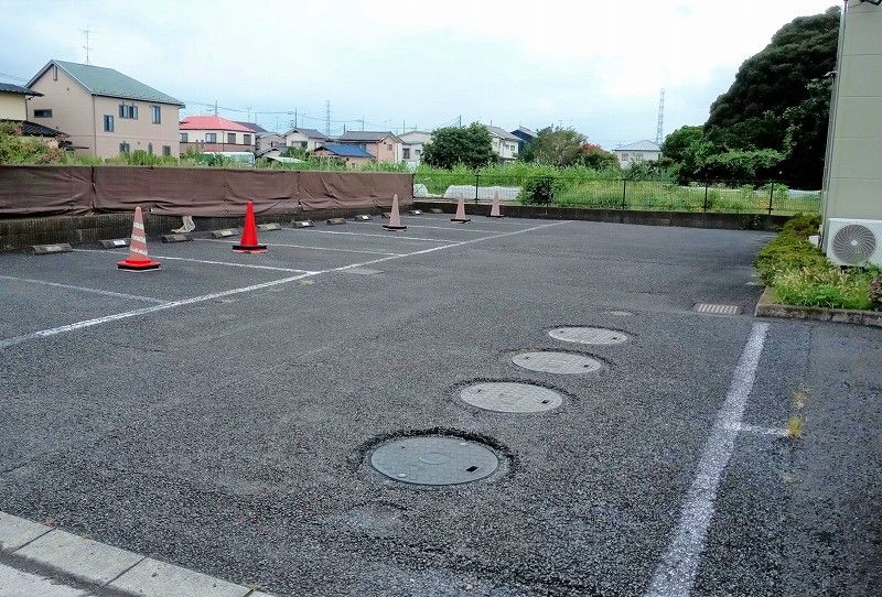 レオパレスルミエール 駐車場