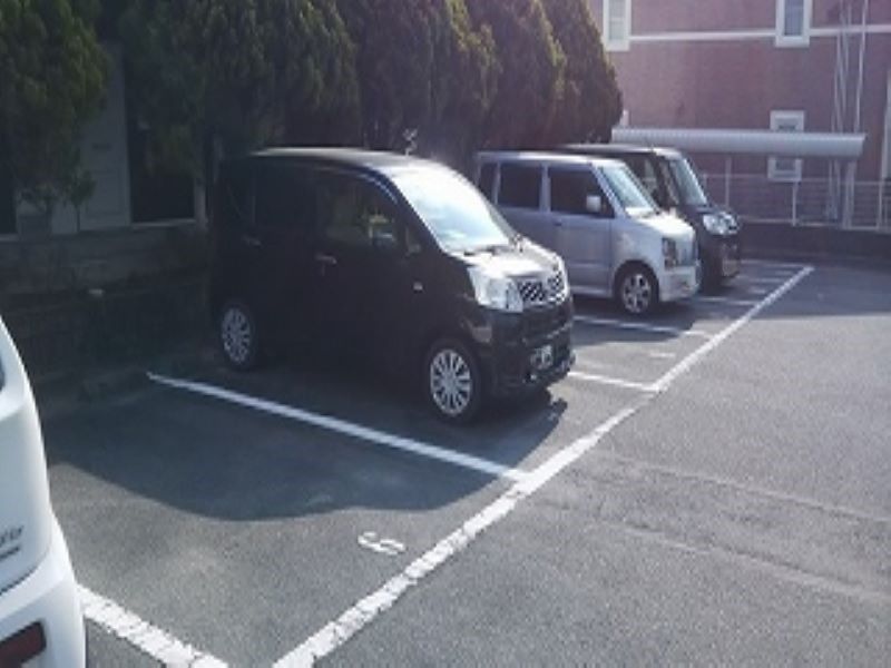 レオパレスチャムプレイス 駐車場