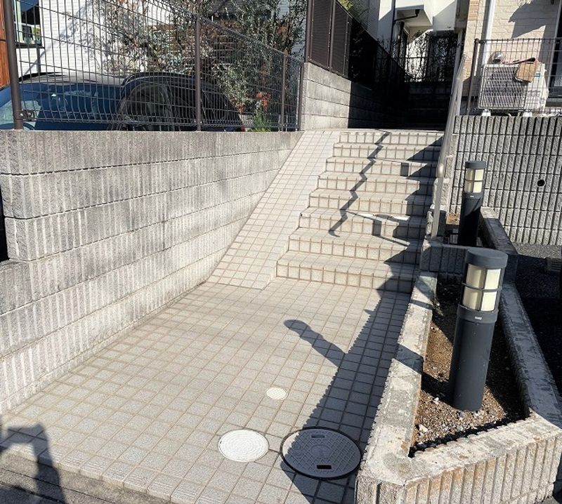レオパレスワールド中和倉 エントランス