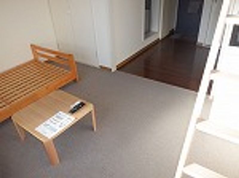 レオパレス中町 居間
