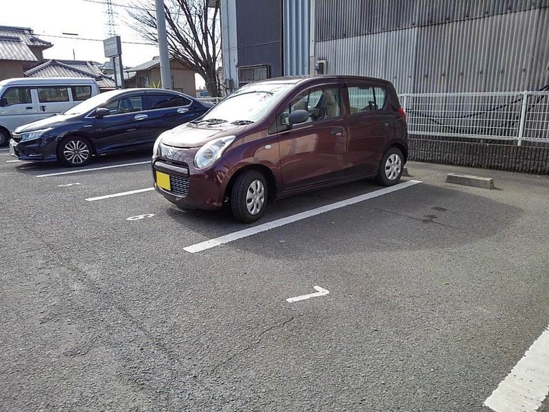 レオパレスＭ 駐車場