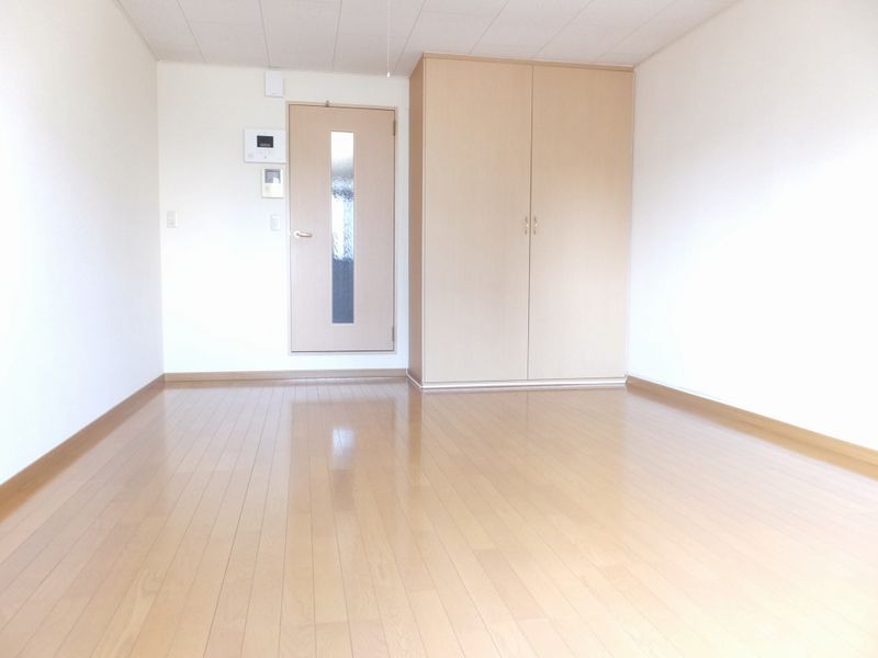レオパレスリバティ・タカ 居間