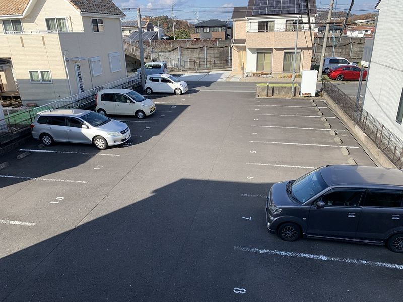 レオパレスさくら 駐車場