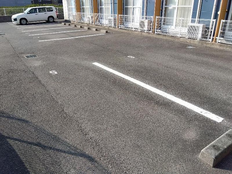 レオパレスエスペランサ２００２ 駐車場