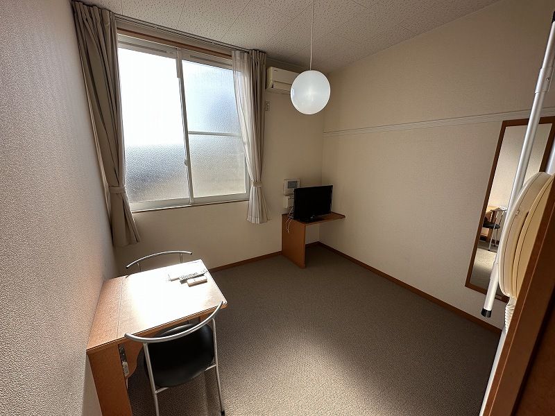 レオパレスポミカ 居間