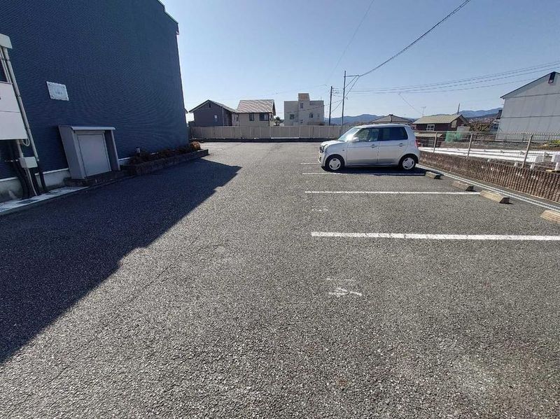 LEONEXT SHK Bãi đỗ xe