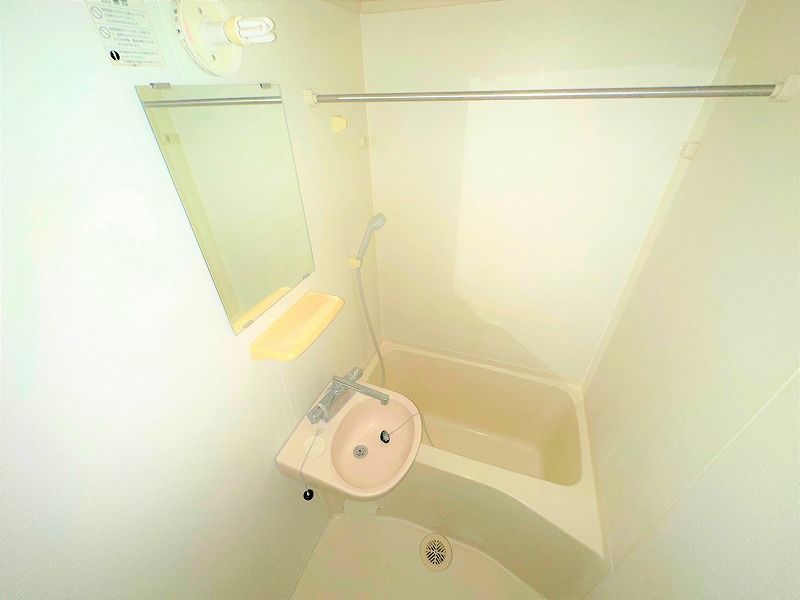 レオパレスアンソレイエ 収納