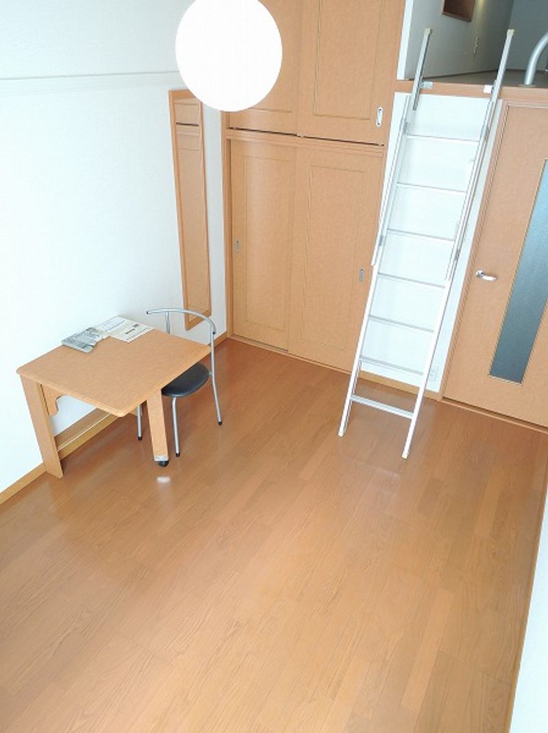 レオパレスパークサイドⅢ 居間