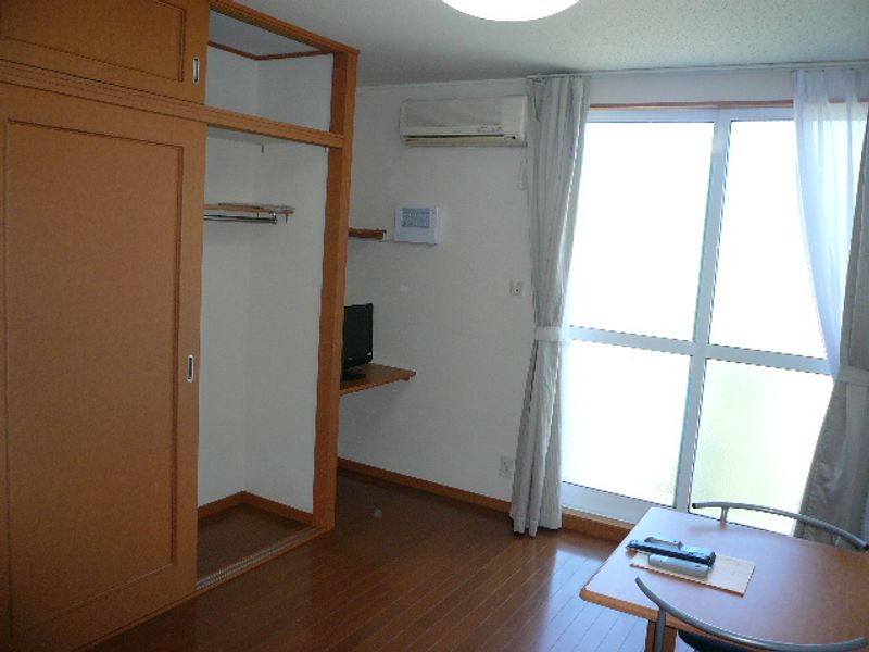 レオパレスジャルダンＡ 居間