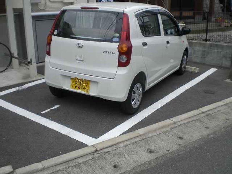 レオネクストＷＩＳＨ 駐車場