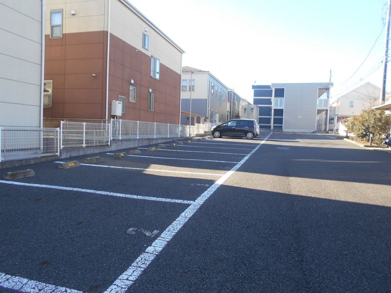 レオネクストセイント 駐車場