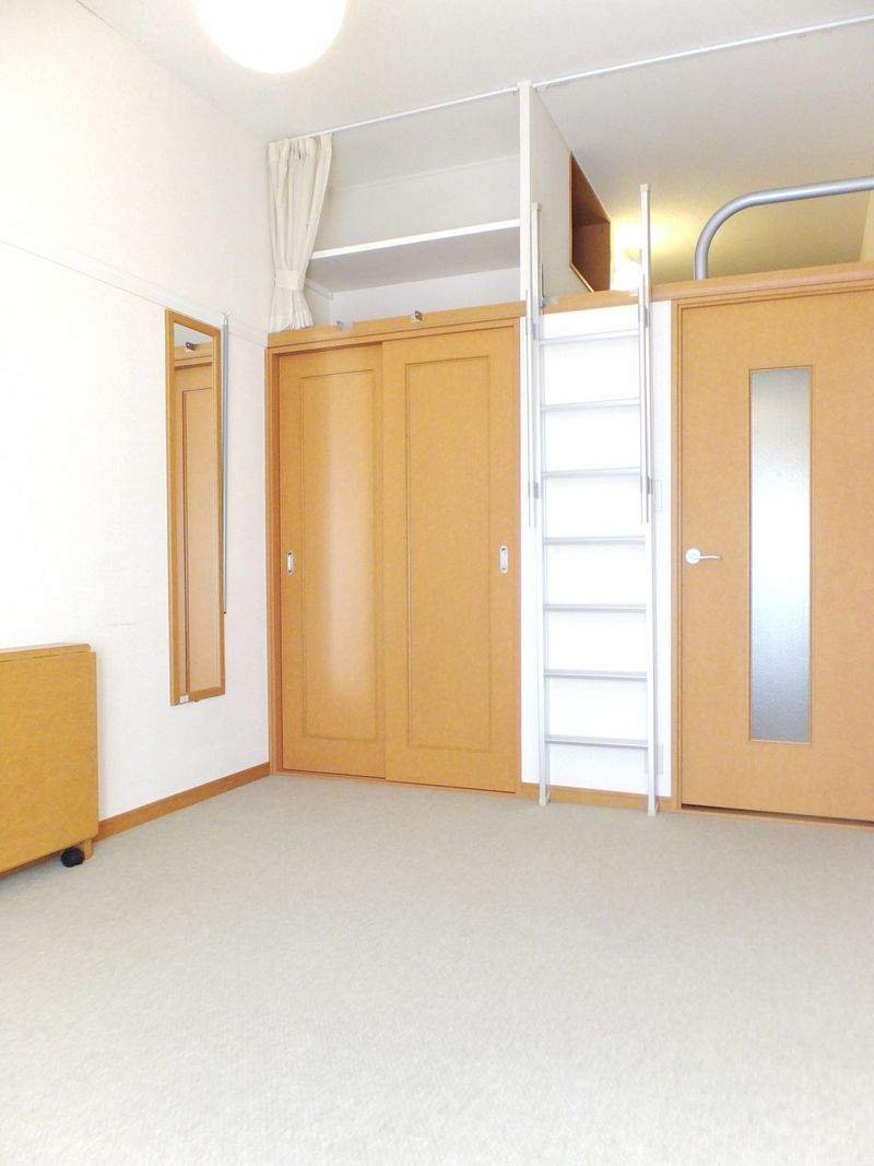 レオパレス青葉 居間