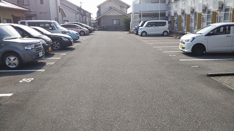 レオパレスベラ　ルーナ 駐車場