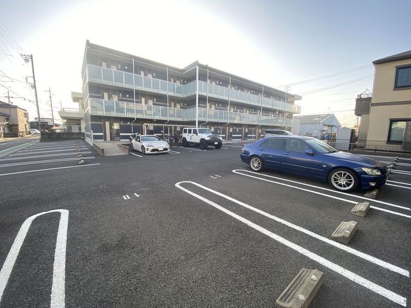 レオネクストレオーネ 駐車場