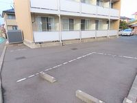 レオパレスモンブラン 駐車場