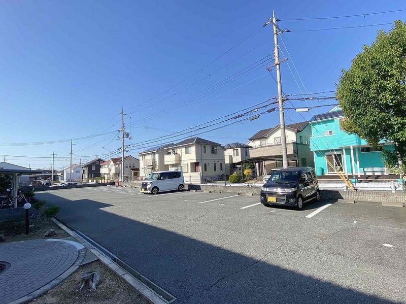 レオパレスラダックＡ 駐車場