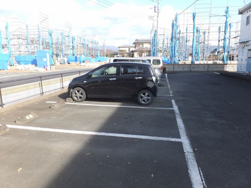 レオパレスグリーンプレイス 駐車場
