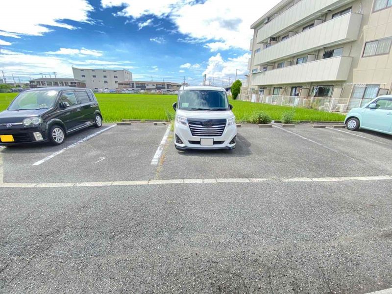 レオパレスＥａｓｔａｕｋⅡ 駐車場